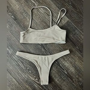 NWOT Frankie’s Bikini’s Set